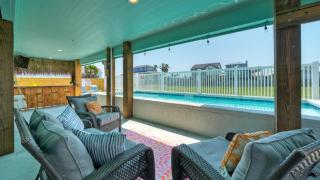 Private Pool Free Golf Cart 3 Blocks to Town Tequila Tides by AvantStay - 2