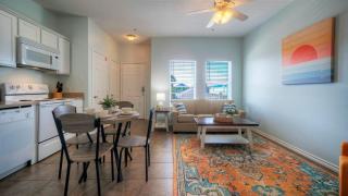 Minutes to the Beach w Pool Sleeps 8 Two Condos: Costa Bahia - 5