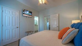 Minutes to the Beach w Pool Sleeps 8 Two Condos: Costa Bahia - 1