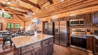 Smokey’s Paradise by AvantStay Sleeps 22 Pool - 4