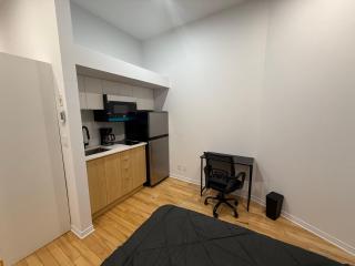 Well located studio with Parking near Downtown Montreal - 4