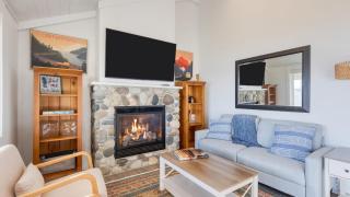 Cozy Whidbey Island Stay Steps on the beach Fireplace BBQ Near Trails - 6