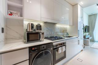 Studio Just Minutes Drive from Miracle Garden, Near Local Parks and Circle Mall, Binghatti Azure, JVC by Deluxe Holiday Homes - 9