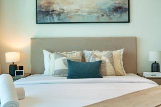 Studio Just Minutes Drive from Miracle Garden, Near Local Parks and Circle Mall, Binghatti Azure, JVC by Deluxe Holiday Homes - 5