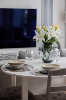 Teodorowicza Elegant Apartment with Parking in Warsaw by Noclegi Renters - 1