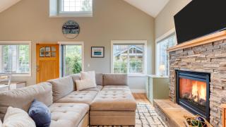 Sunny Backyard Fireplace Coastal Access in Peaceful Neighborhood Near Shopping - 6