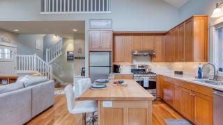 Sunny Backyard Fireplace Coastal Access in Peaceful Neighborhood Near Shopping - 1