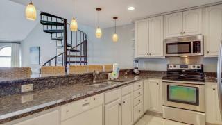 512 Seascape by AvantStay Oceanfront Condo on the Beach Community Pool Access - 6