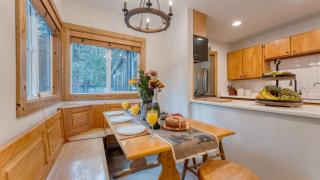 Westlake Cabin by AvantStay Hot Tub Near Skiing Walk to Restaurants Lake - 1