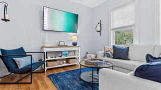 Emerald Paradise 2 blocks to Beach Rooftop Patio Pool Access Sleeps 10 - 4