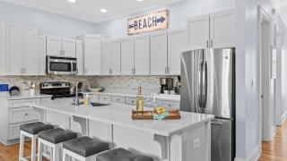 Emerald Paradise 2 blocks to Beach Rooftop Patio Pool Access Sleeps 10 - 2