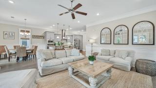 Barefoot Paradise by AvantStay Walk to Beach Pool Bikes - 4