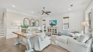 Barefoot Paradise by AvantStay Walk to Beach Pool Bikes - 5