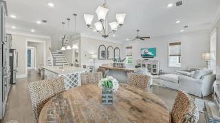 Barefoot Paradise by AvantStay Walk to Beach Pool Bikes - 3