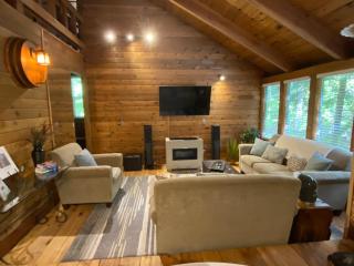 Private Cozy 3 BR Cabin near Mt Rainier, Sunrise & Crystal Mt Hiking - 6