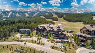 Twin Chutes by AvantStay Beautiful Ski in Ski out Condo w access to Hot Tub Gym - 0