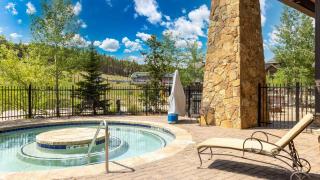 Twin Chutes by AvantStay Beautiful Ski in Ski out Condo w access to Hot Tub Gym - 6