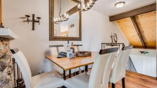 Pinegrove by AvantStay Beautiful Villas Condo just outside Tahoe City - 2