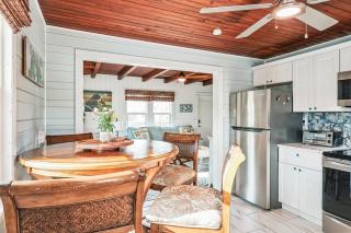 Escape in Paradise - Walk to Siesta Key Beach! - 2