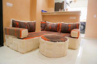 Stylish YSL Street 2-BDR, parking, hi speed wifi - 0