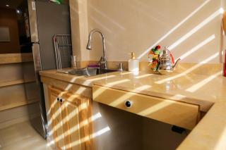 Stylish YSL Street 2-BDR, parking, hi speed wifi - 3