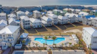 Coconut Cove by AvantStay Deck w Hot Tub Access to 2 Pools - 7