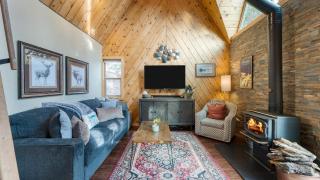Jeffrey Pines Lofted Cabin Minutes to Lake A-Frame-Inspired Design Deck - 7