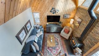 Jeffrey Pines Lofted Cabin Minutes to Lake A-Frame-Inspired Design Deck - 3