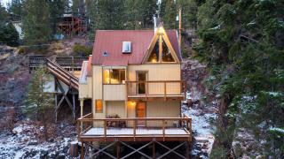 Jeffrey Pines Lofted Cabin Minutes to Lake A-Frame-Inspired Design Deck - 6