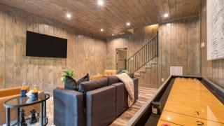 Luxe Cabin w Hot Tub Views Game Room – Sleeps 10 Do Good Holler by AvantStay - 8