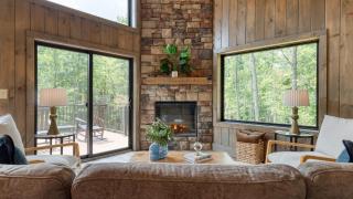 Luxe Cabin w Hot Tub Views Game Room – Sleeps 10 Do Good Holler by AvantStay - 2