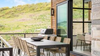 Mountain Lover by AvantStay Luxe Escape w Views Hot Tub Gym Movie Theater - 1