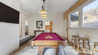 Creekside Haven by AvantStay Hot Tub Outdoor Dining Area Nestled Next to Creek - 1