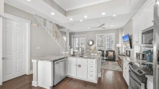 30A Emerald Waters by AvantStay Pool Bikes Bonfires - 1