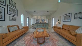 Seas The Bay by AvantStay In-Town Private Pool - 2