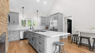 Shoreway Cove by AvantStay Waterfront Pool Dock - 8