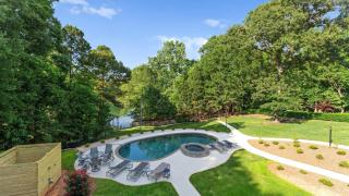 Shoreway Cove by AvantStay Waterfront Pool Dock - 3