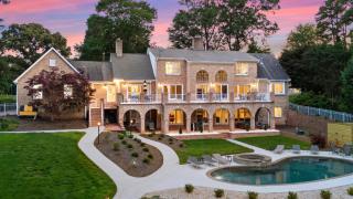 Shoreway Cove by AvantStay Waterfront Pool Dock - 2