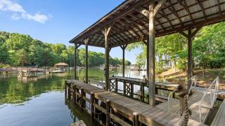 Shoreway Cove by AvantStay Waterfront Pool Dock - 1