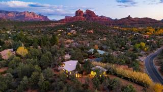 Cathedral View by Avantstay Pool Table Hot Tub - 5