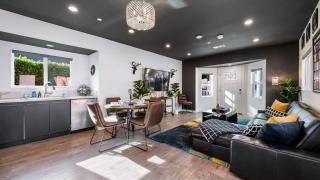 Rock n Roll by AvantStay Vibey 2BDR in Prime Hollywood Steps to Attractions - 5