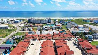 Carpe Beach Bum AvantStay Resort PoolBy Beach - 8