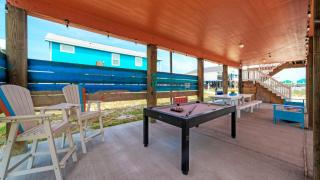 Port A Getaway Games Grill Close to Beach Sandy Feet Retreat by AvantStay - 8