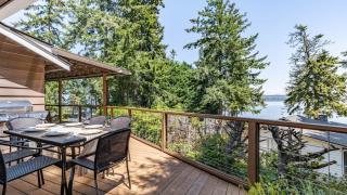 Eagles Watch by AvantStay Large Deck w Views - 9