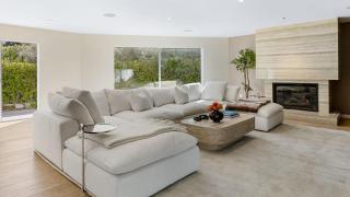 Luxury Hollywood Hills Home with Pool Outdoor Dining Iconic Views Skyline Chalet - 1