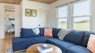 Swan Lake Cottage by AvantStay Views Firepit - 3