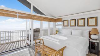 Unbeatable Beachfront Bliss w Ocean Views Luxe Interiors Patio Beach Road - 5