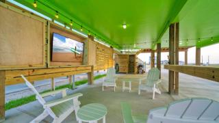 Priv Pool Covered Patio Lounge w Bar Sunset Views Green Gecko by AvantStay - 9