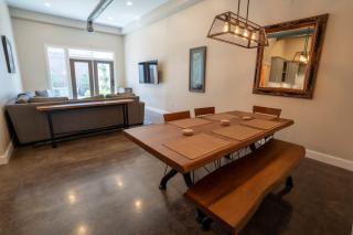 Downtown Urban Retreat 6 Beds Perfect for Groups - 0