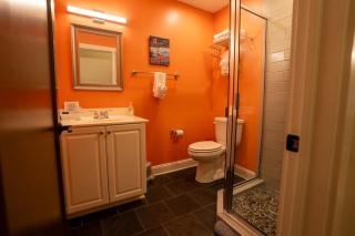 Downtown Urban Retreat 6 Beds Perfect for Groups - 5